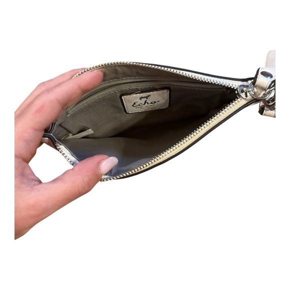 🧡 5 for $25🧡 ECHO wristlet - Picture 4 of 4